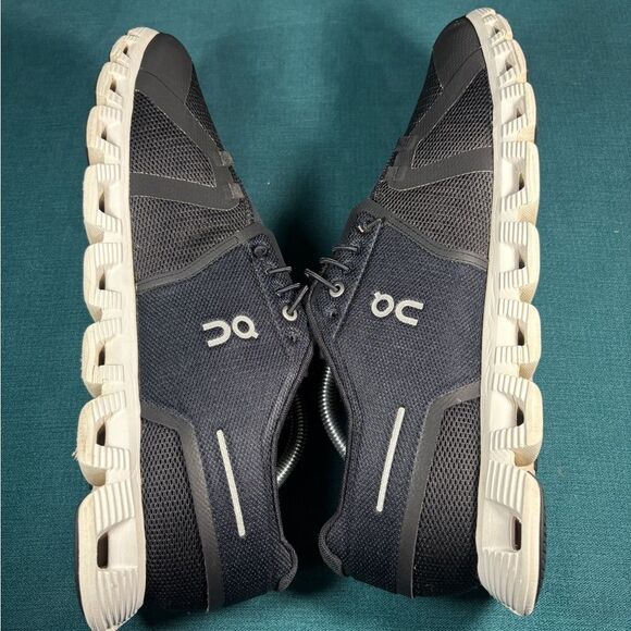 Size 11.5 - Men’s On Cloud Black shoes - Picture 6 of 9